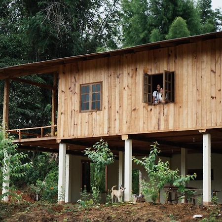Por Joi ,Por Dee House Hostel Chiang Mai Exterior photo