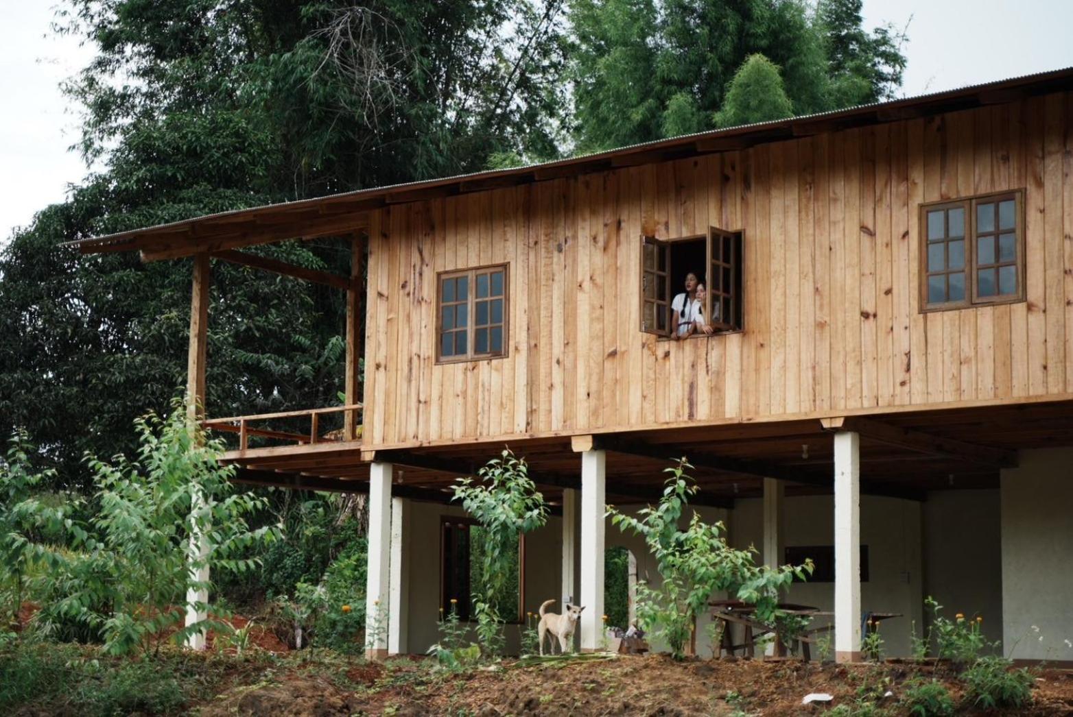 Por Joi ,Por Dee House Hostel Chiang Mai Exterior photo